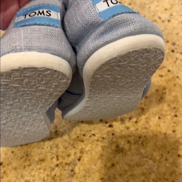Toms!!!! - Picture 3 of 5